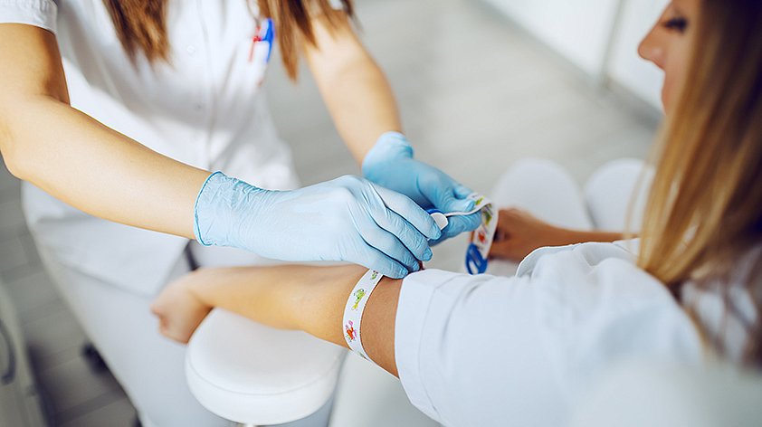 ТОП-10 анализов для взрослых: полная проверка здоровья